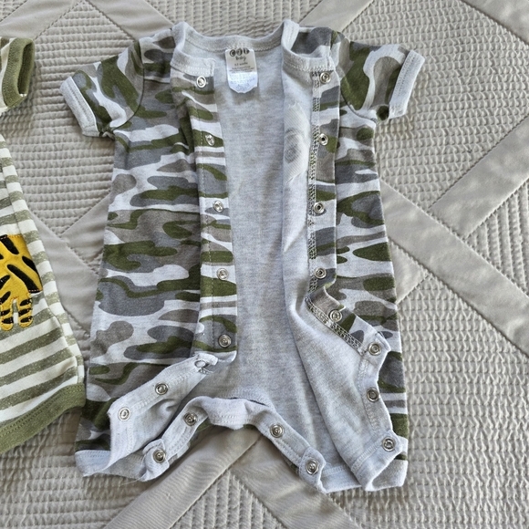 🔥5 FOR $25🔥2 Pack Bundle CJP Baby Boy Rompers 0-3M - Picture 3 of 10